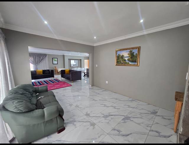 4 BEDROOM HOUSE FOR SALE IN THREE RIVERS EAST